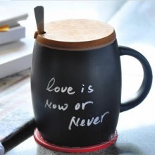 Керамическая чашка с крышкой из пробкового дерева Керамическая чашка с крышкой из пробкового дерева