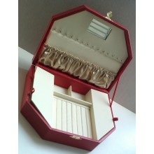 Шкатулка для дамских драгоценностей Шкатулка для дамских драгоценностей